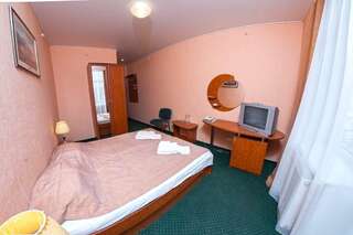 Гостиница Атлантик Феодосия Стандартный двухместный номер с 1 кроватью или 2 отдельными кроватями-2