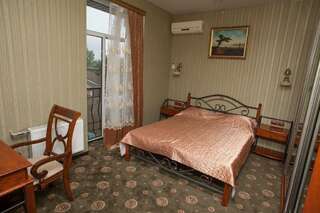 Гостиница Атлантик Феодосия Люкс с 3 спальнями-3